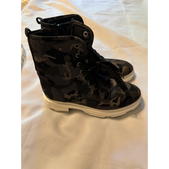 Revolve Combat Boots Rouge Helium Chunky Platform Camo Lace Up Size 8 - Picture 2 of 7